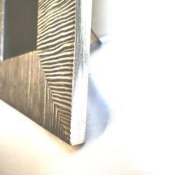 PORTA FOTOGRAFÍAS DE MADERA PLATEADO RAYADO DE 30 X 25 CM