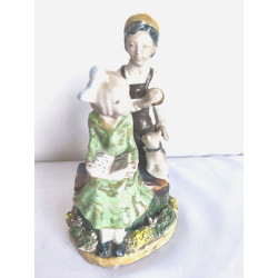 FIGURA DE PORCELANA PAREJA DE NIÑOS