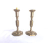 PAREJA DE CANDELABROS LISOS DE LATÓN