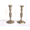 PAREJA DE CANDELABROS LISOS DE LATÓN