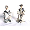 PAREJA DE FIGURAS DE PORCELANA  MARRÓN