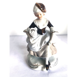 PAREJA DE FIGURAS DE PORCELANA  MARRÓN