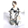 PAREJA DE FIGURAS DE PORCELANA  MARRÓN