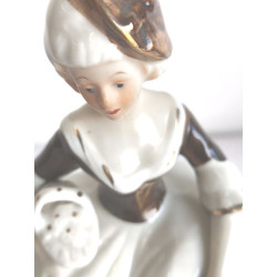 PAREJA DE FIGURAS DE PORCELANA  MARRÓN