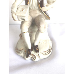 PAREJA DE FIGURAS DE PORCELANA  MARRÓN