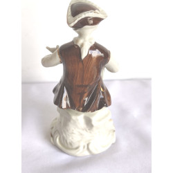 PAREJA DE FIGURAS DE PORCELANA  MARRÓN
